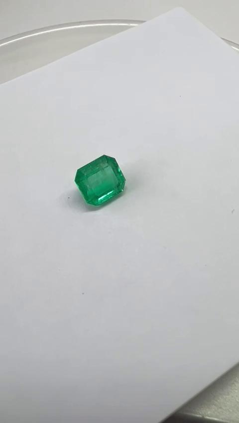 1.37 Ct. Colombian Emerald  (Exceptional) 